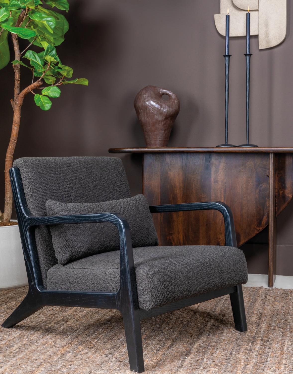 Ciemnoszary fotek w salonie meblowym w Rzesowie